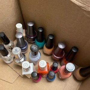 Nail polishes ! Sold in a bundle all brand new